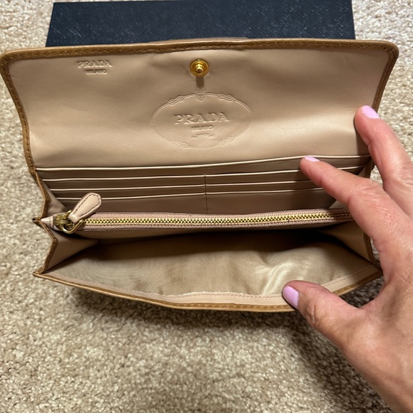 Prada City Calf wallet! Authentic! New in box! - Picture 9 of 13